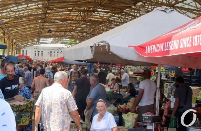 Привоз Август