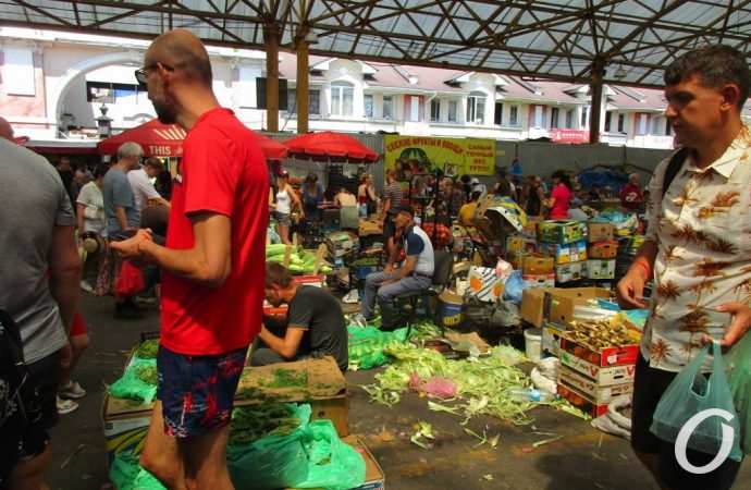 Привоз Август