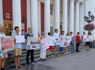 Еще можно спасти? Защитники «типографии Фесенко» вышли на акцию протеста к зданию одесской мэрии