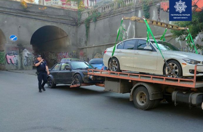 В Одессе авто дерзкого дрифтера забрал полицейский эвакуатор