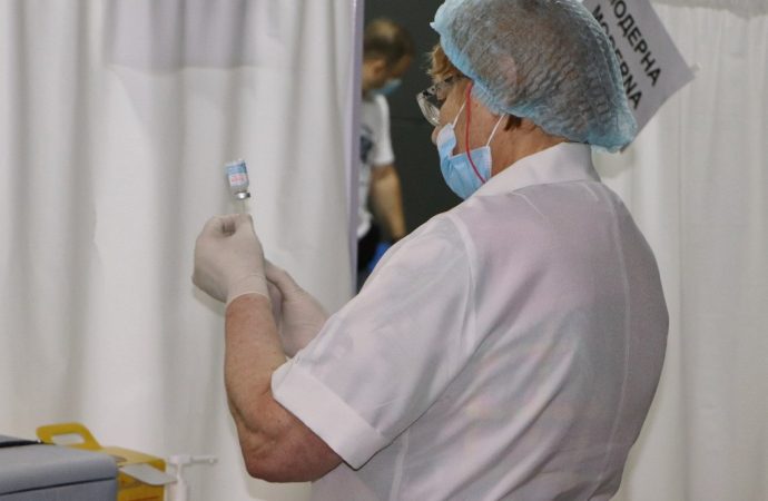 Бустерная доза: сколько жителей Одесчины получили еще одну прививку от ковид