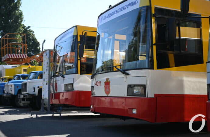 «Одесгорэлектротранс» представил новенькие электробусы, трамваи и спецмашины (фоторепортаж)