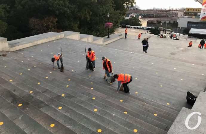 Уборка Потемкинской лестницы2