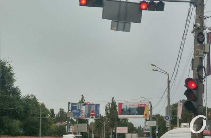 На участке Люстдорфской дороги в Одессе действует реверсивное движение: водителей призывают быть внимательными