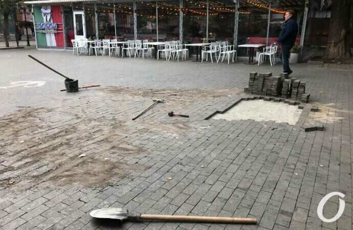 Горсад, меняют плитку2