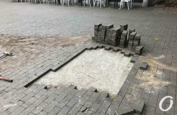 Горсад, меняют плитку5