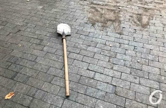 Горсад, меняют плитку7