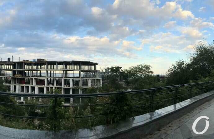 дом закрыл вид с бульвара Жванецкого