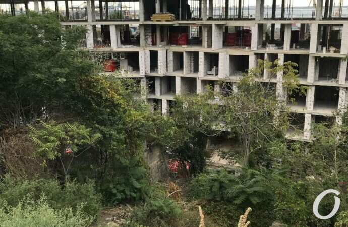 дом закрыл вид с бульвара Жванецкого