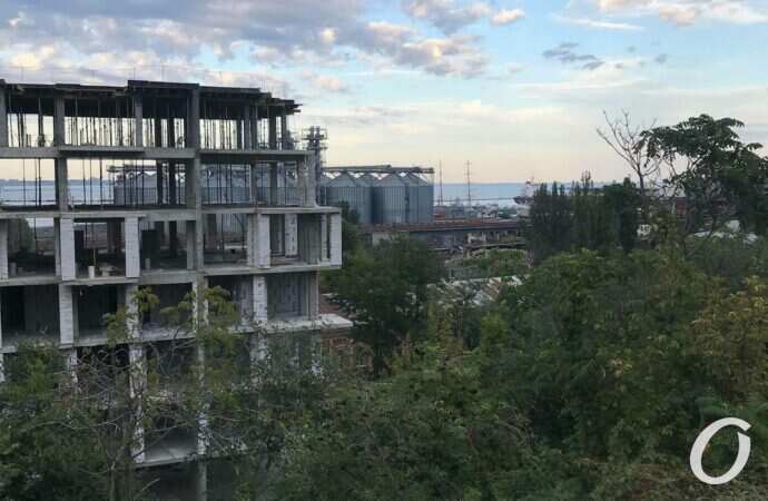 дом закрыл вид с бульвара Жванецкого