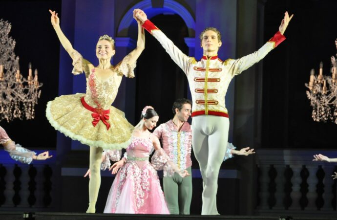 В Одессе прошел балетный гала-концерт на Театральной площади (фото)
