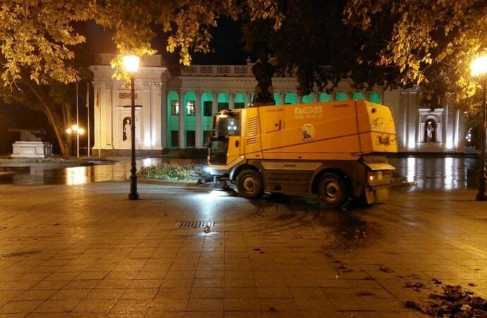 мытье тротуара