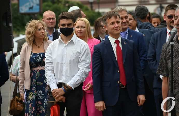 мужчины на мероприятии