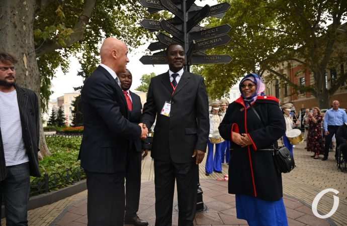 Труханов и люди из Момбасы