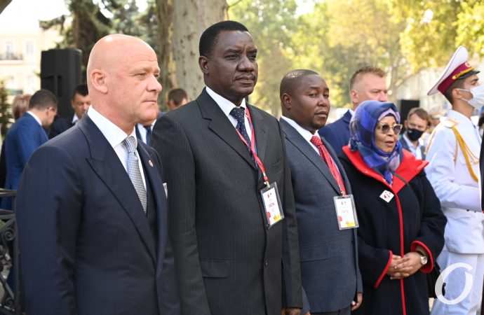 Труханов и представитель Момбасы