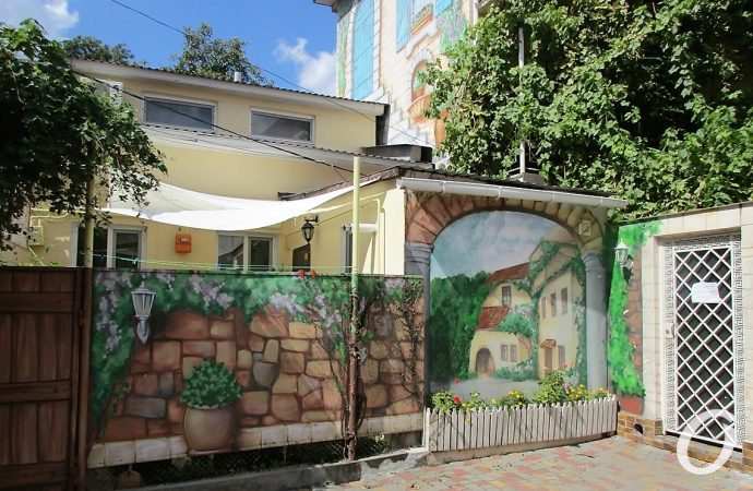 двор на Малой Арнаутской 12 стрит арт