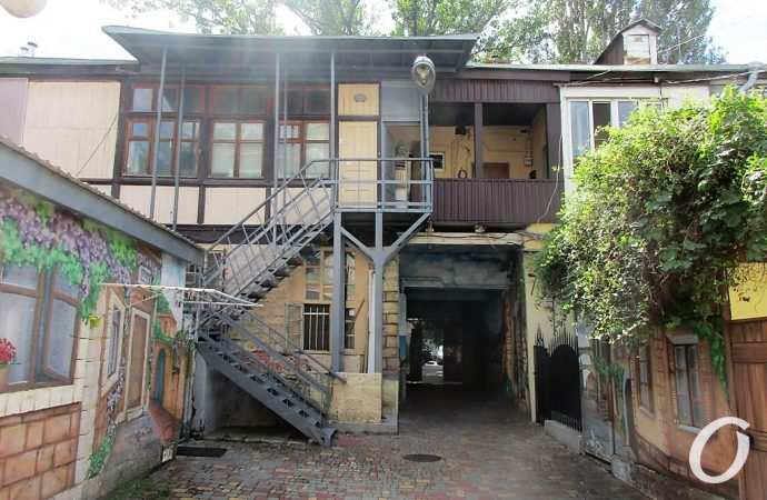 двор на Малой Арнаутской 12 стрит арт