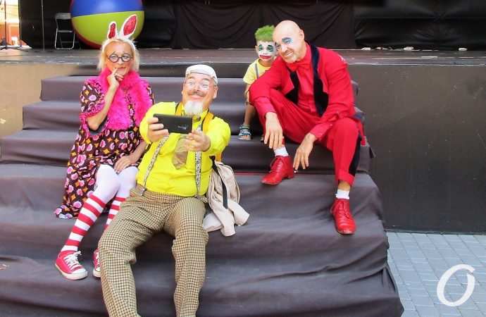 парад клоунов комедиада