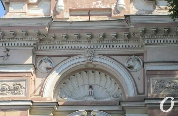 фасад цирка