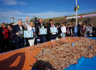 На Одесчине установили рекорд – создали колбасную Украину (фото)