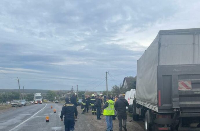 В Одесской области бус с пассажирами столкнулся с грузовиком