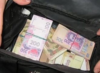В Одесской области неизвестные вырвали у женщины сумки с 1 миллионом гривен