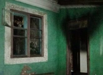 На Одесчине подростки подожгли дом многодетного отца: односельчане помогают, чем могут (фото)