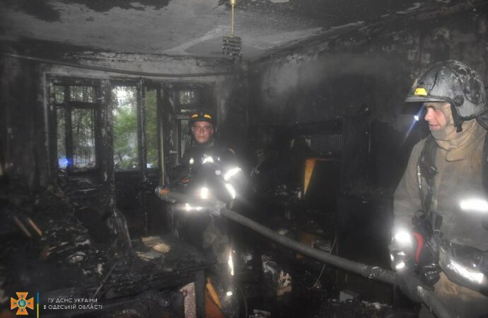 Одесские спасатели не дали сгореть квартире на Черемушках