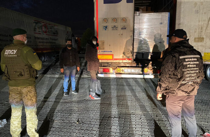 В Черноморск прибыл теплоход с мигрантами-нелегалами из Сирии
