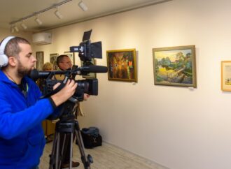 В одесском Горсаду открылась выставка коллекции картин известного музыканта Юрия Кузнецова (фото)