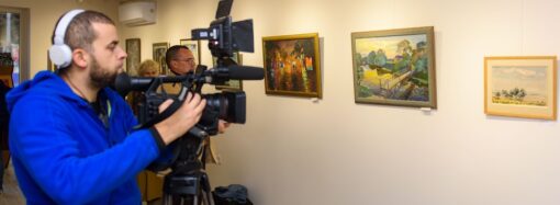 В одесском Горсаду открылась выставка коллекции картин известного музыканта Юрия Кузнецова (фото)