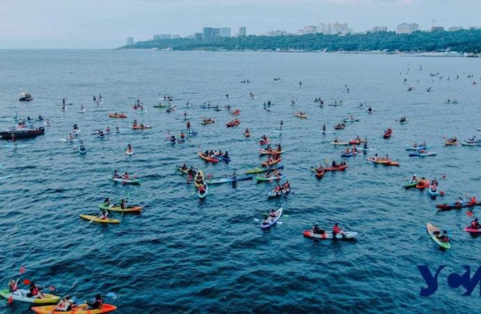 Одесситы устроили рекордный заплыв на каяках в День города (видео, фото)