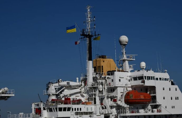 Новый старый ледокол и снесенный рынок: главные новости Одессы за 5 октября