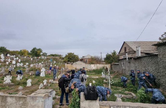 В Одессе навели порядок на старинном казацком кладбище