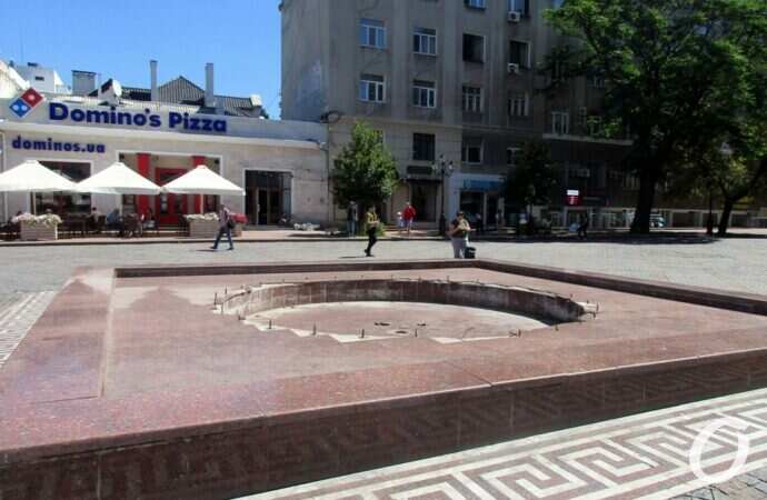 На одесской Греческой площади забьет струями давно неработающий фонтан