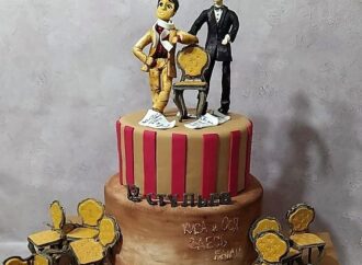 «Киса и Ося были здесь»: коллективу одесской Музкомедии вручили необыкновенный торт