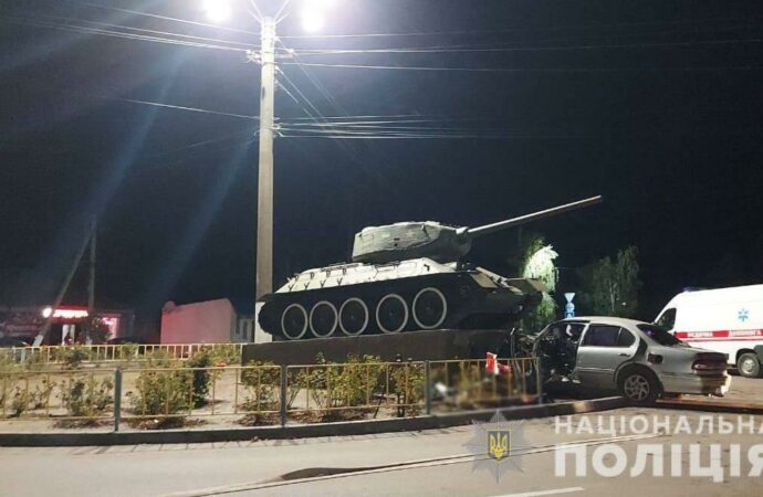 В Одесской области водитель “Ниссана” пошел на таран танка