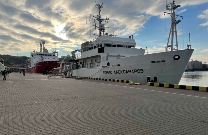 В Одессе представили два украинских научных судна: у них теперь новые имена