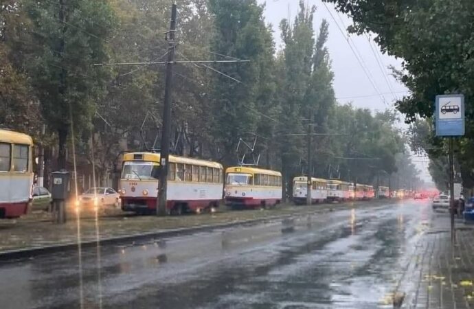 В Одесі не ходять три трамваї, а один тролейбус змінив маршрут (ОНОВЛЕНО)