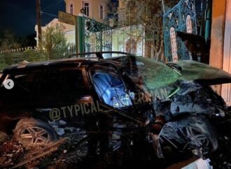 В Белгороде-Днестровском водитель авто чуть не протаранил церковные ворота и бросил раненую девушку