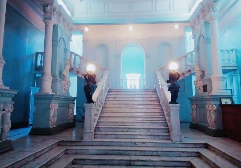 мраморная лестница дворец Абазы