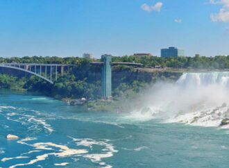 Этот день в истории: когда построили мост над Ниагарским водопадом?