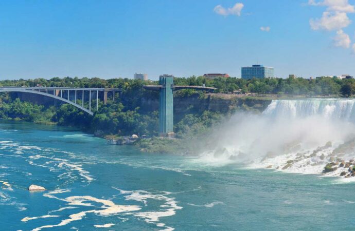 Этот день в истории: когда построили мост над Ниагарским водопадом?