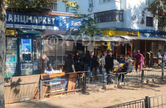 В Одессе снесли стихийный рынок на Черемушках (видео, фото)