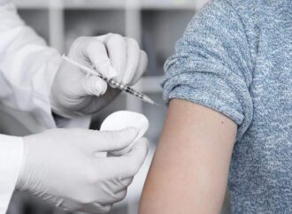 Минздрав разрешил вводить бустерную дозу вакцины от ковид всем украинцам