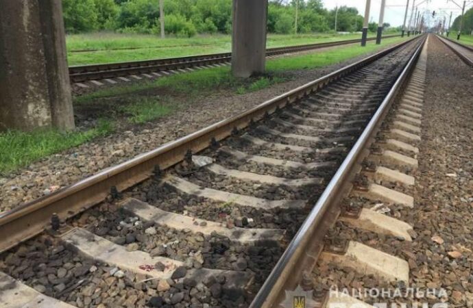 На Первой Заставе самоубийца бросился под поезд: пассажиры не доехали до вокзала
