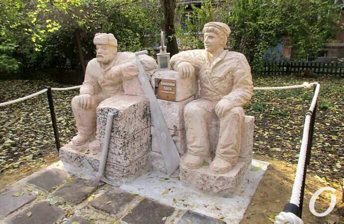 памятник каменоломам12