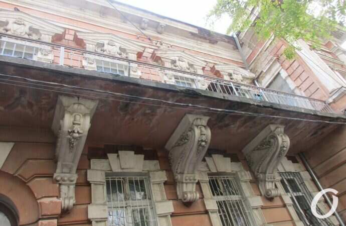 одесский дом на Дидрихсона, 9, окна, карниз