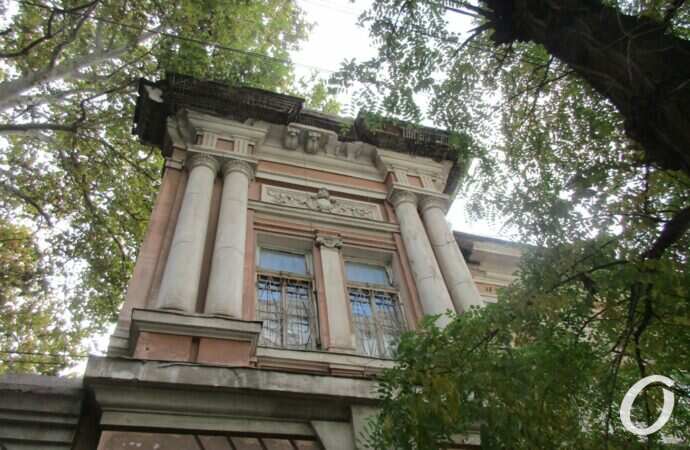 одесский дом на Дидрихсона, 9, колонны