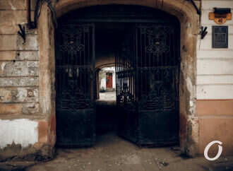 Как выглядят старинные и не очень ворота Одессы (фоторепортаж)